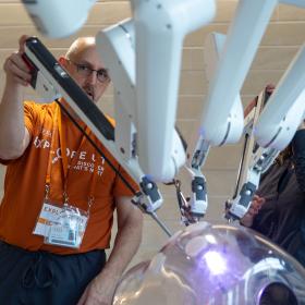 The DaVinci surgery robot